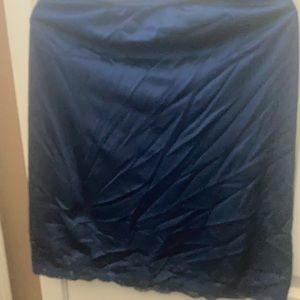 Maidenform half slip medium